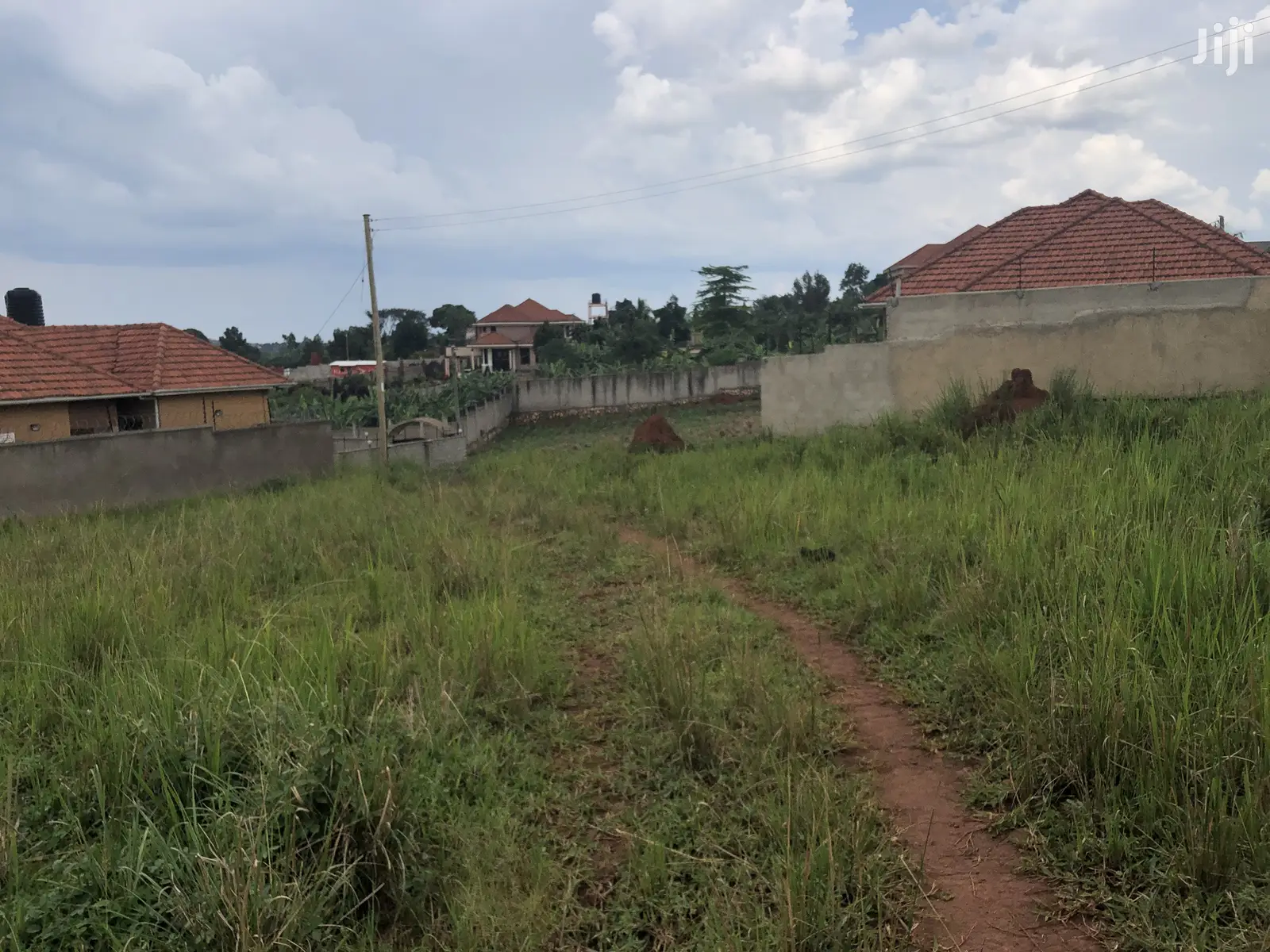 Kira Affordable Plot Near Tarmack on Sell in Kampala