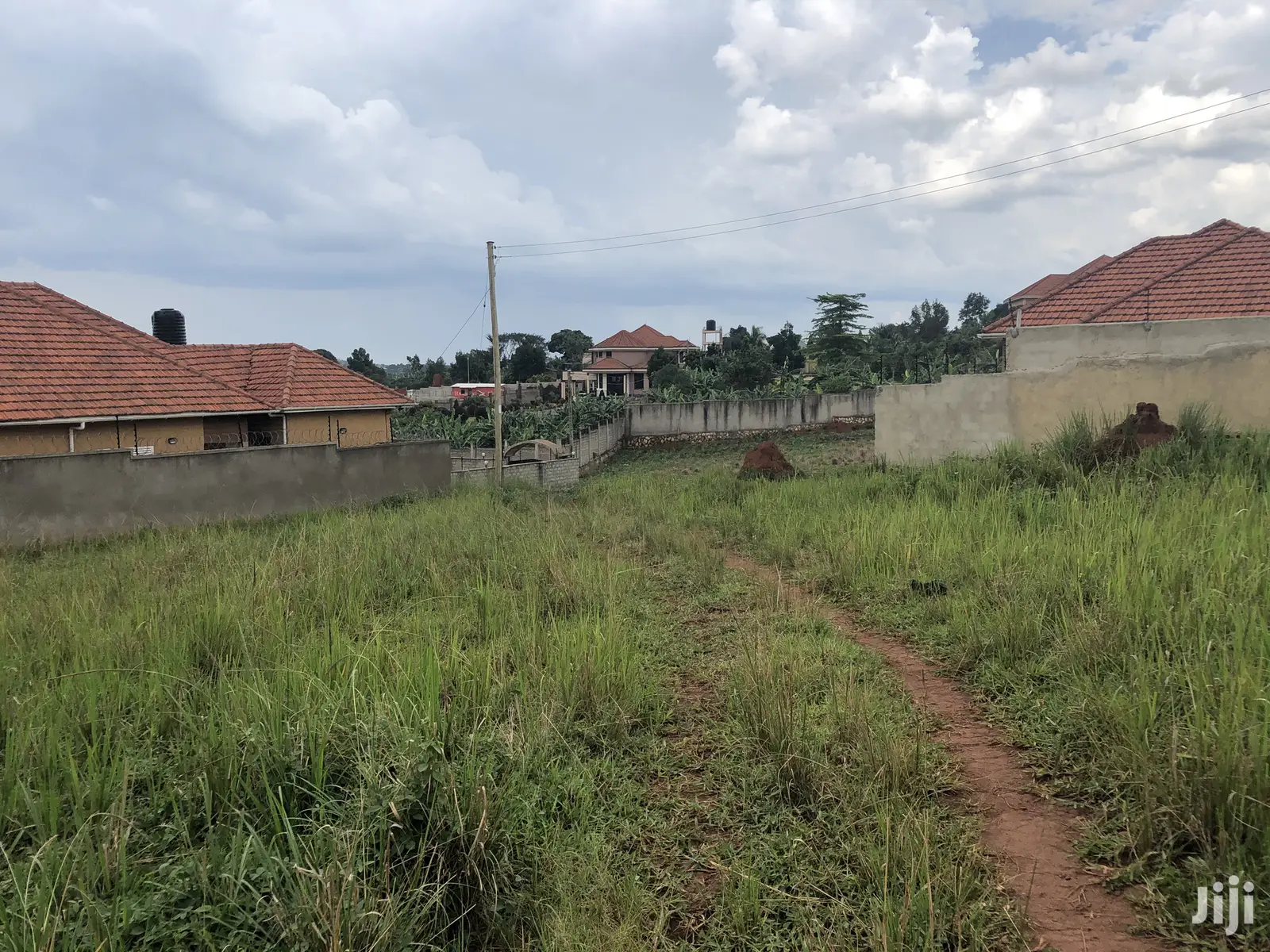 Kira Affordable Plot Near Tarmack on Sell in Kampala