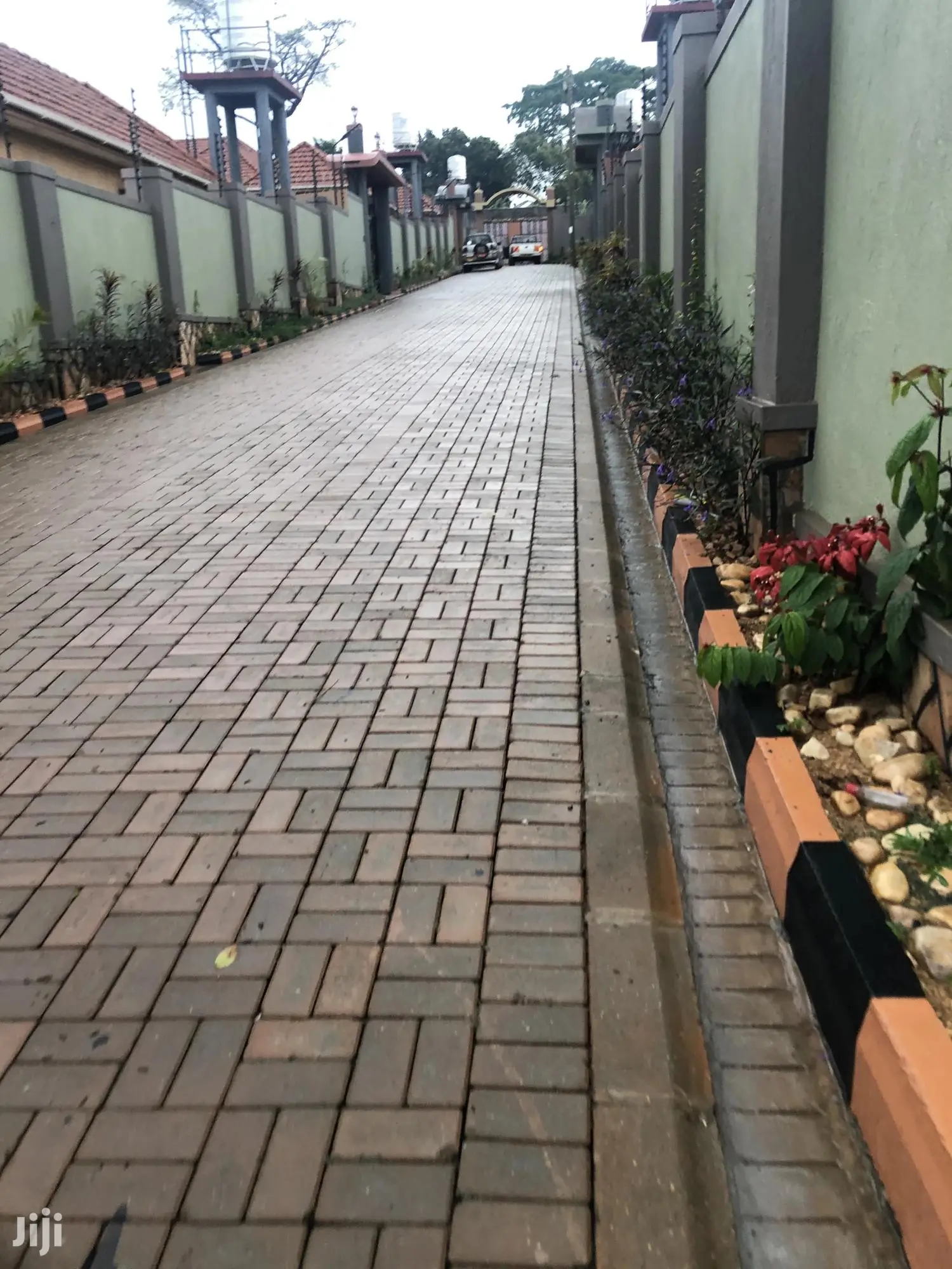 Kira Six Bedrooms House For Sale in Kampala
