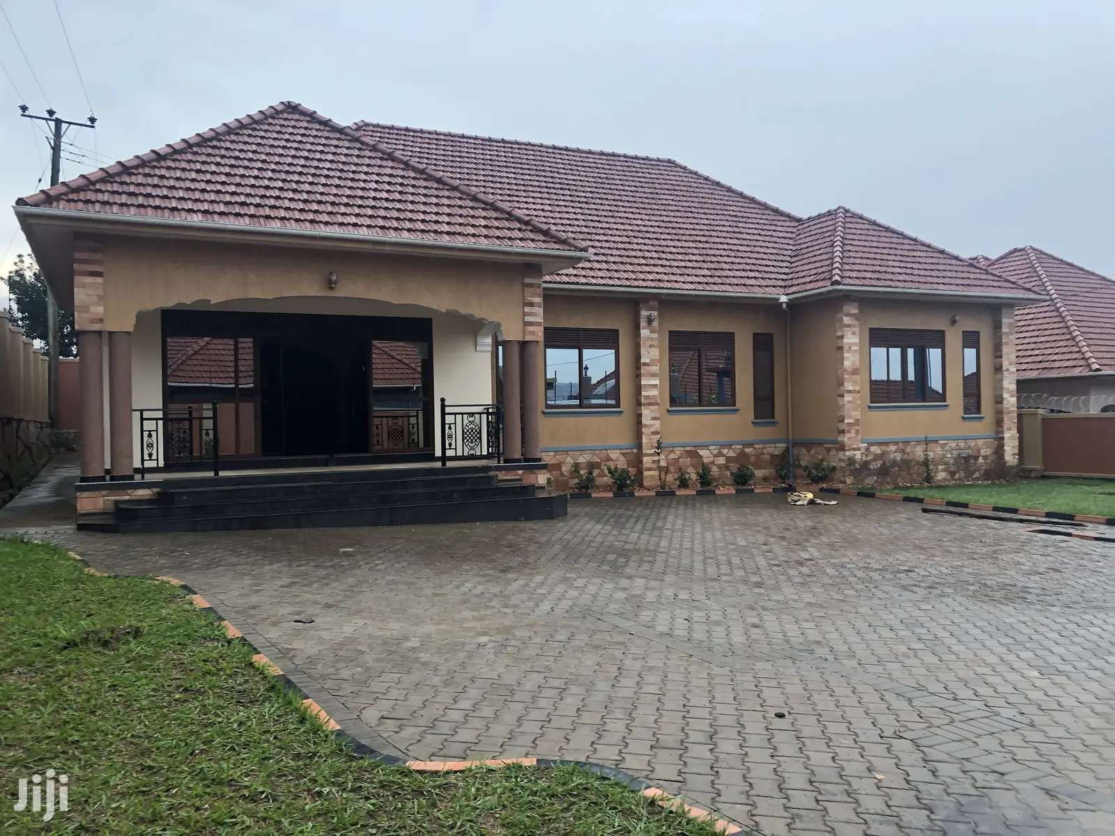 Mutungo Five Star Residential Bungalow on Sale in Kampala