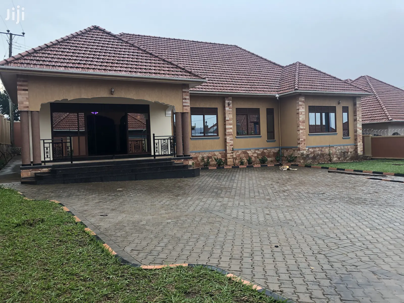 Mutungo Five Star Residential Bungalow on Sale in Kampala