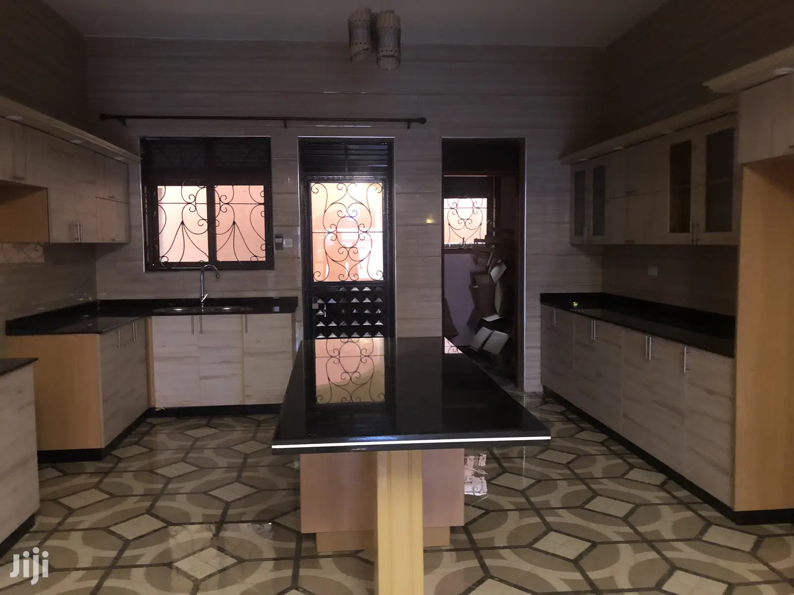 Mutungo Five Star Residential Bungalow on Sale in Kampala