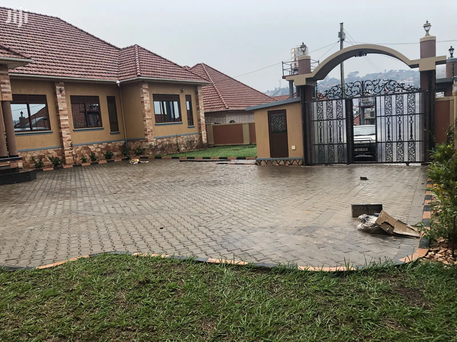 Mutungo Five Star Residential Bungalow on Sale in Kampala