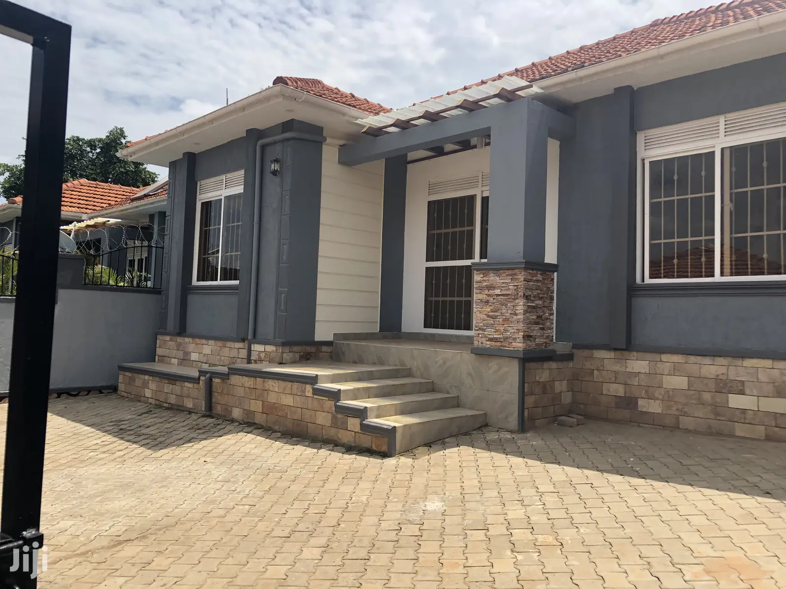 Kira Diplomat Neighborhood House on Sell in Kampala