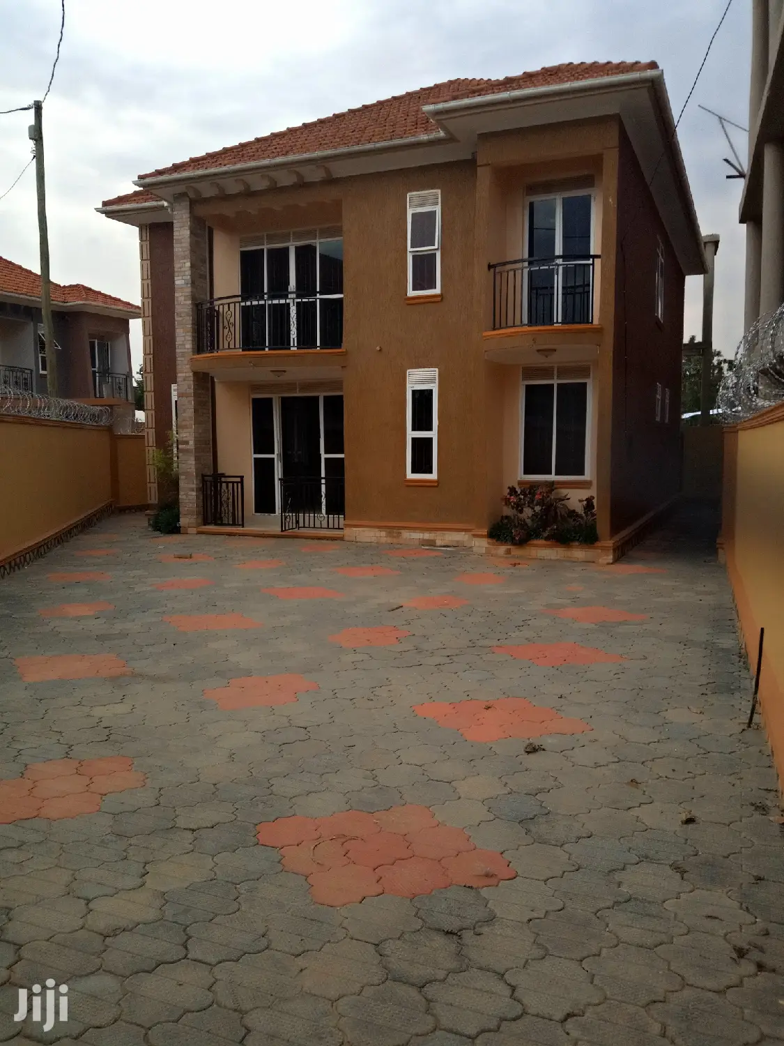 Kiira Posh 6 Bedrooms Mansion on Sale in Kampala