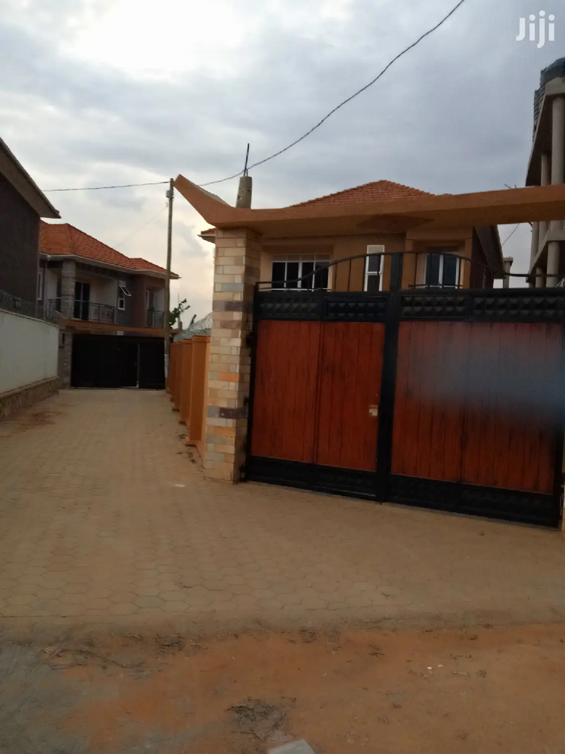Kiira Posh 6 Bedrooms Mansion on Sale in Kampala