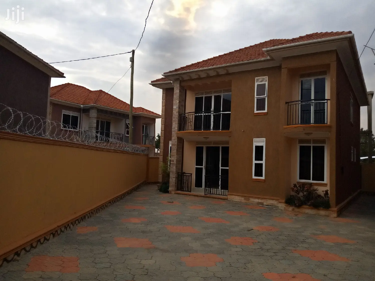 Kiira Posh 6 Bedrooms Mansion on Sale in Kampala