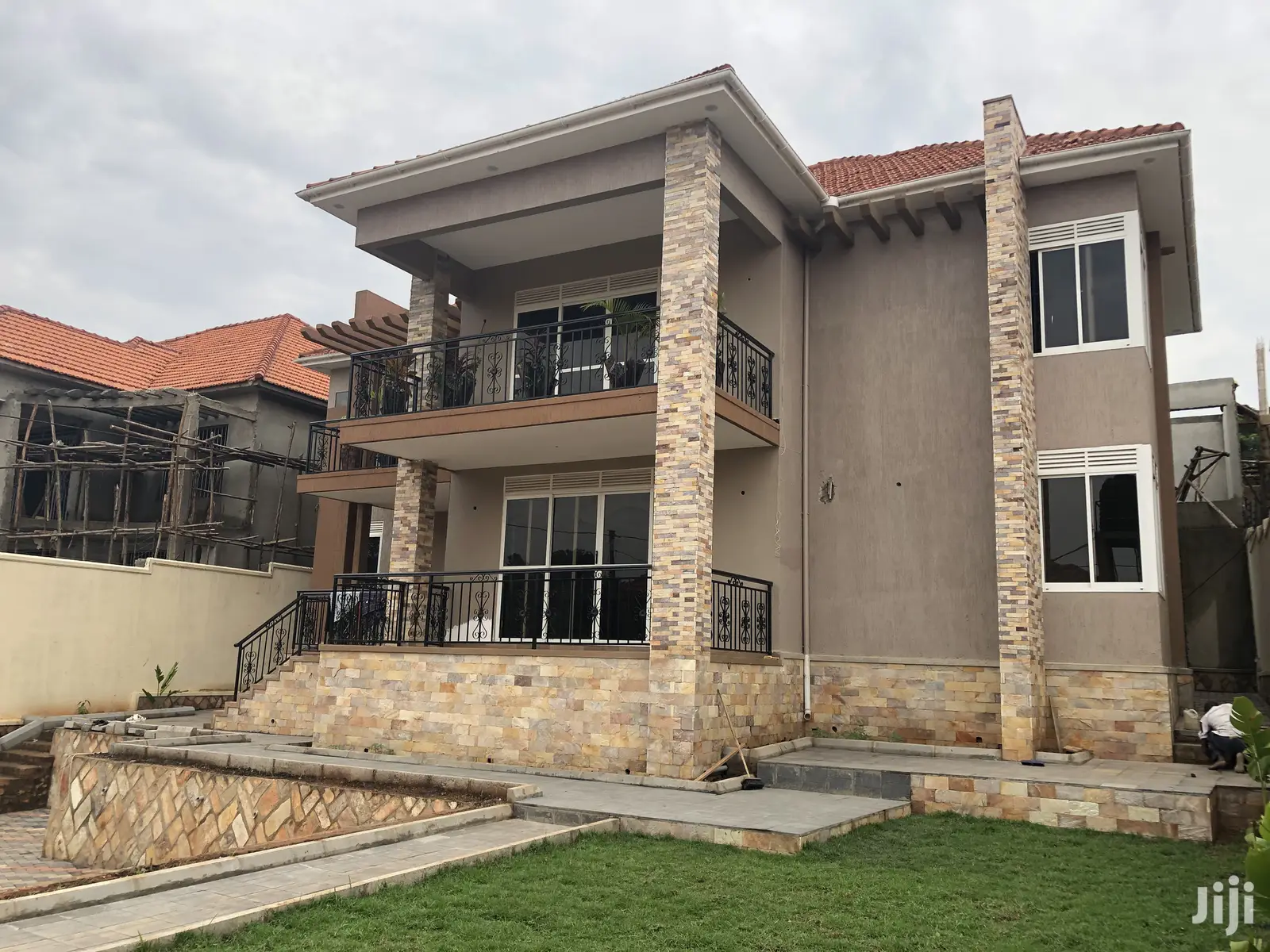 Kiwatule Bidandi Estate Mansion On Sell in Kampala