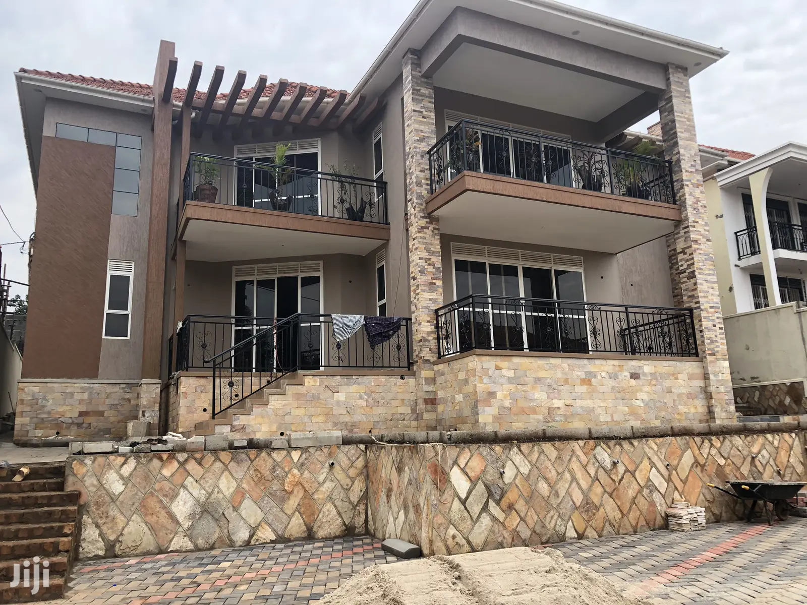 Kiwatule Bidandi Estate Mansion On Sell in Kampala