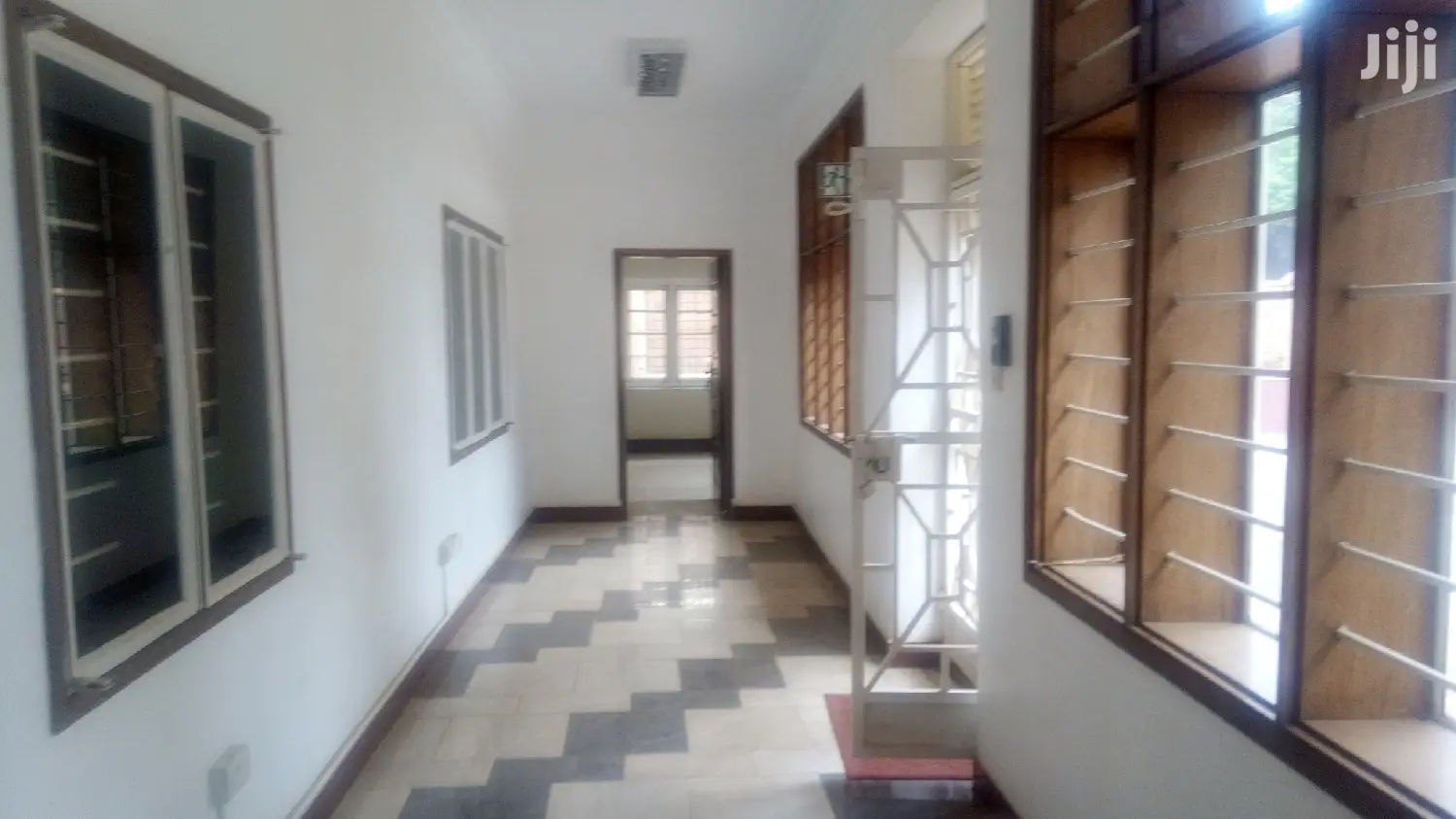 10bdrm Maisonette in Kololo Property, Central Division for Rent in Central Division