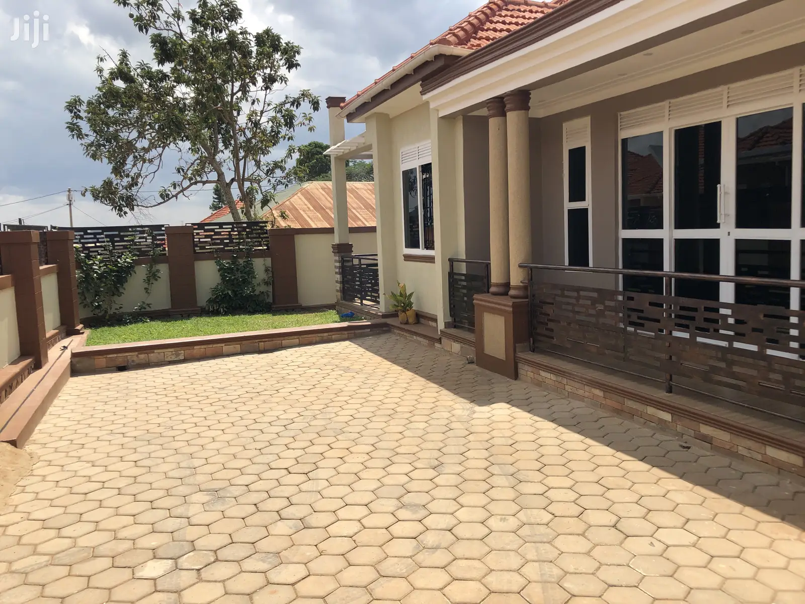 Kira Mamerito Road Pretty Bungalow on Sell in Kampala