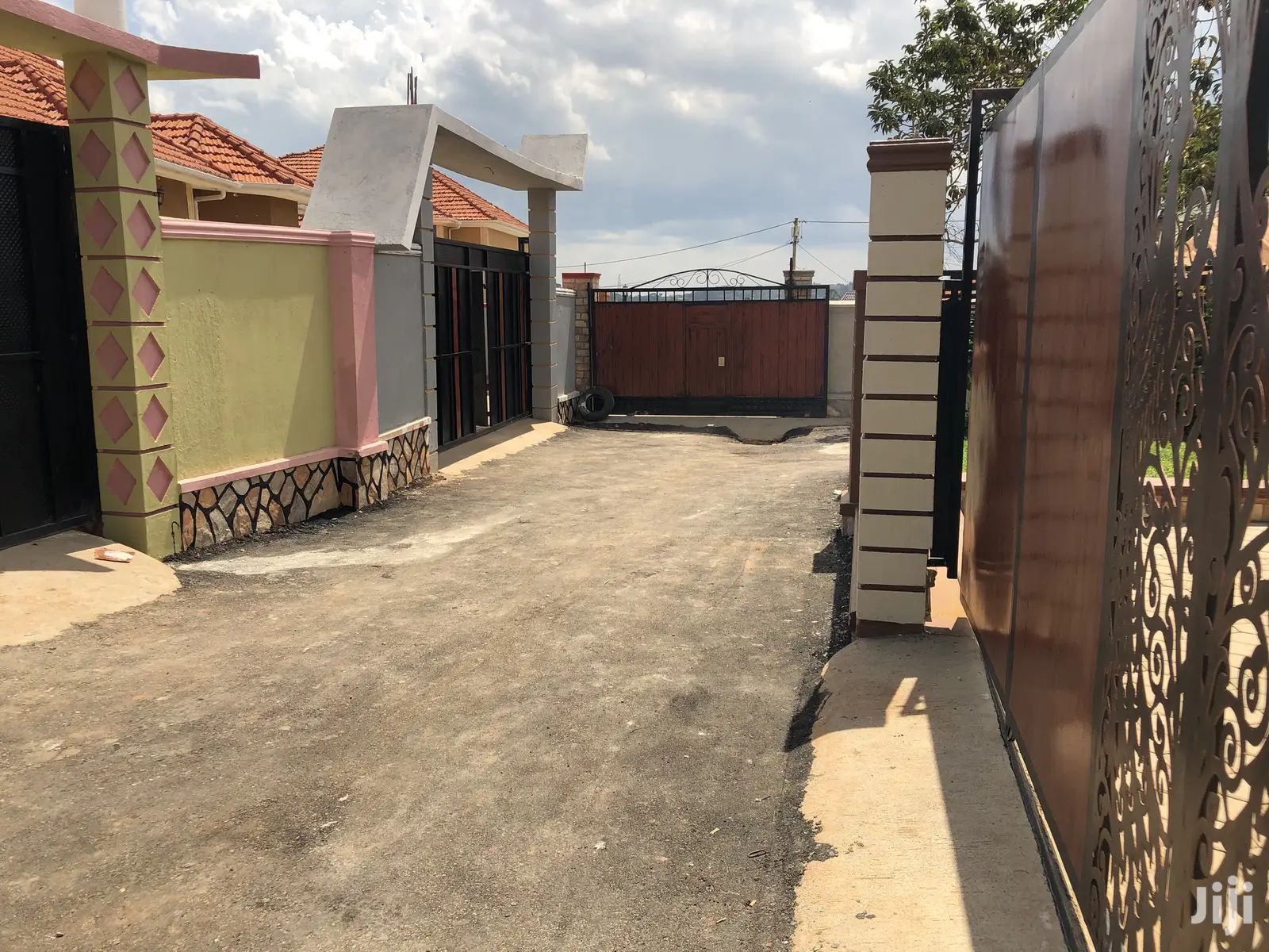 Kira Mamerito Road Pretty Bungalow on Sell in Kampala