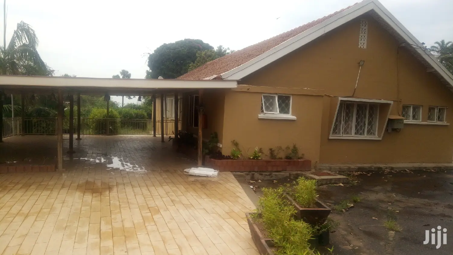 Green Field Banglow in Kampala