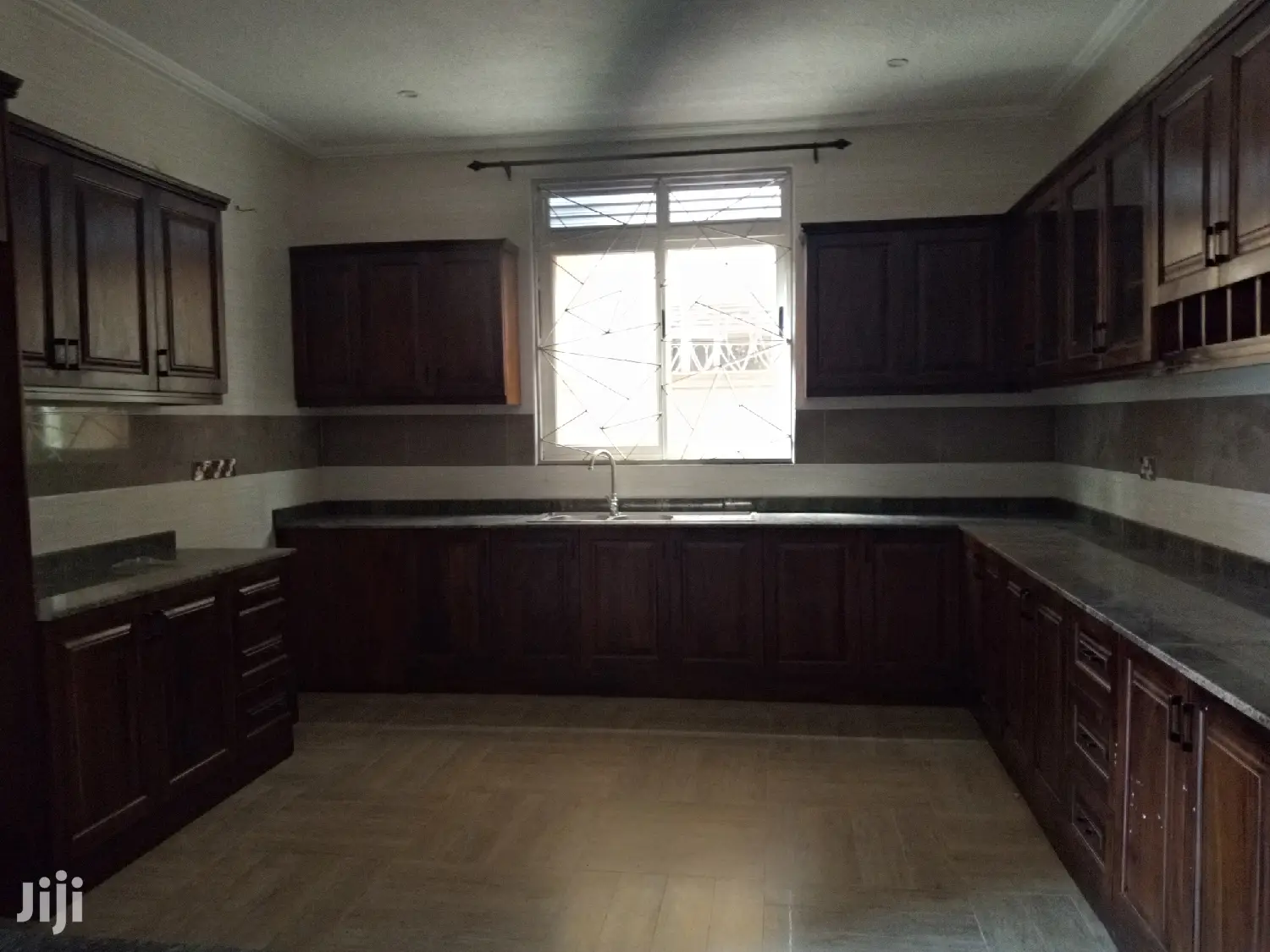 Kiira 6 Bedrooms Palatial Mansion on Sell in Kampala