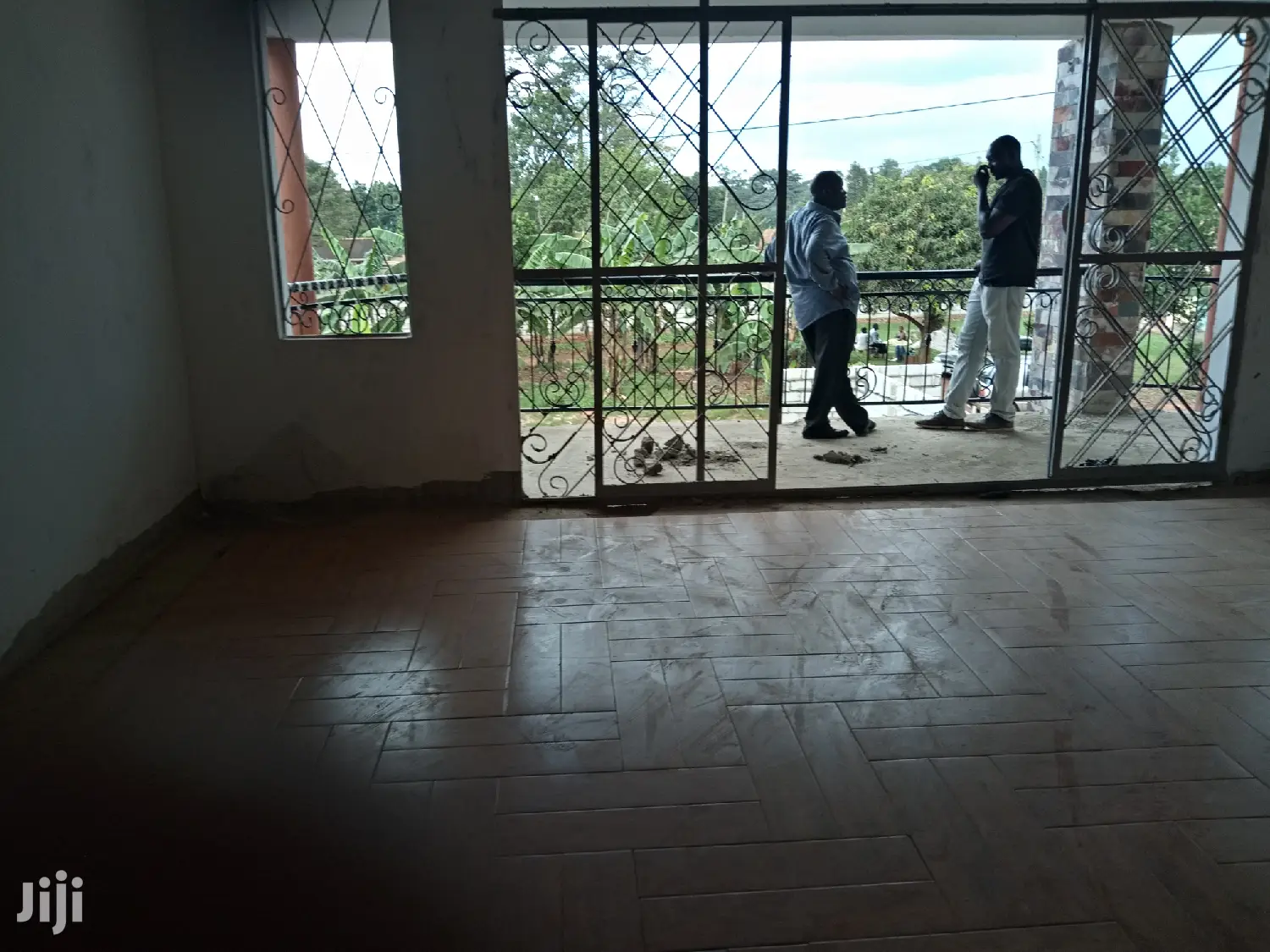Kiira Six Bedrooms Palatial House On Sell in Kampala
