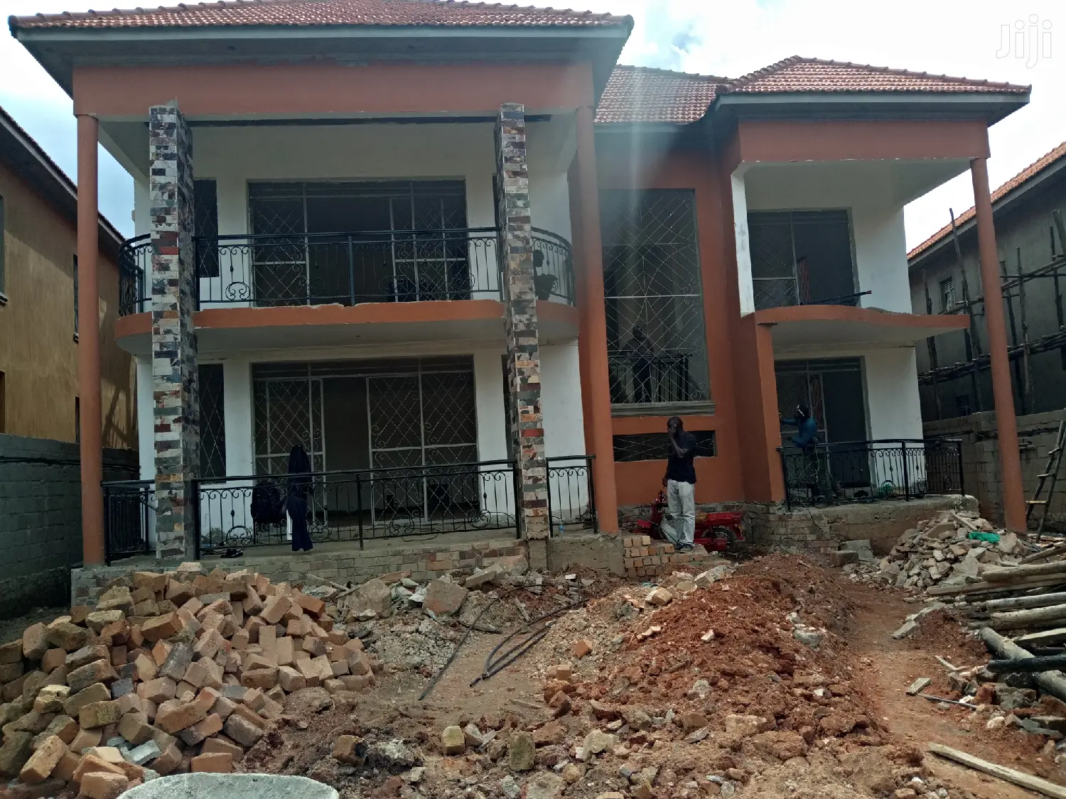 Kiira Six Bedrooms Palatial House On Sell in Kampala