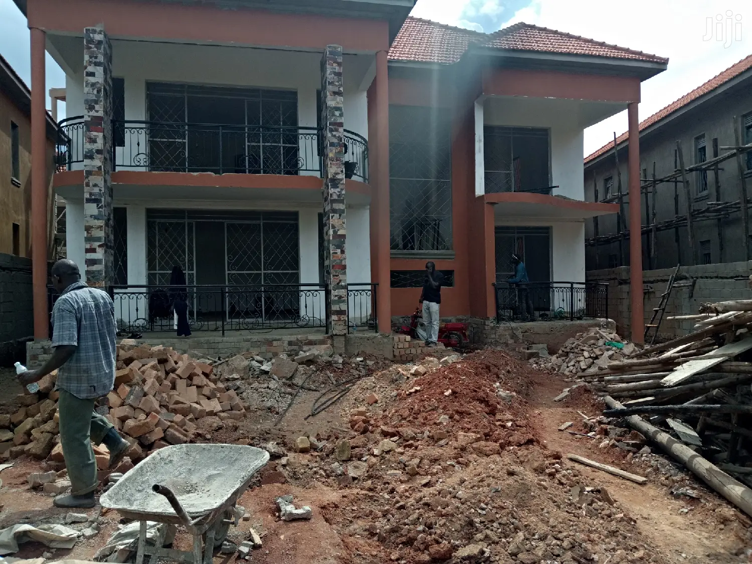 Kiira Six Bedrooms Palatial House On Sell in Kampala