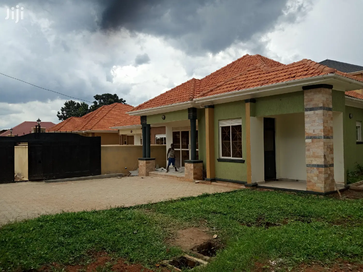 Kiira Posh Bungaloo in Tarmacked Neighborhood for Sell in Kampala