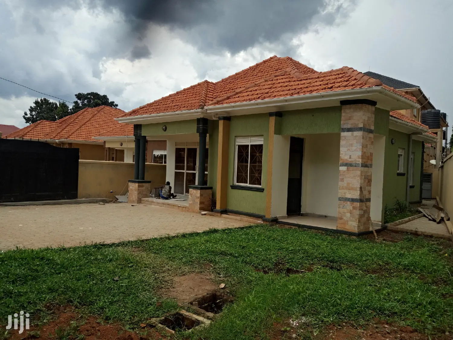 Kiira Posh Bungaloo in Tarmacked Neighborhood for Sell in Kampala