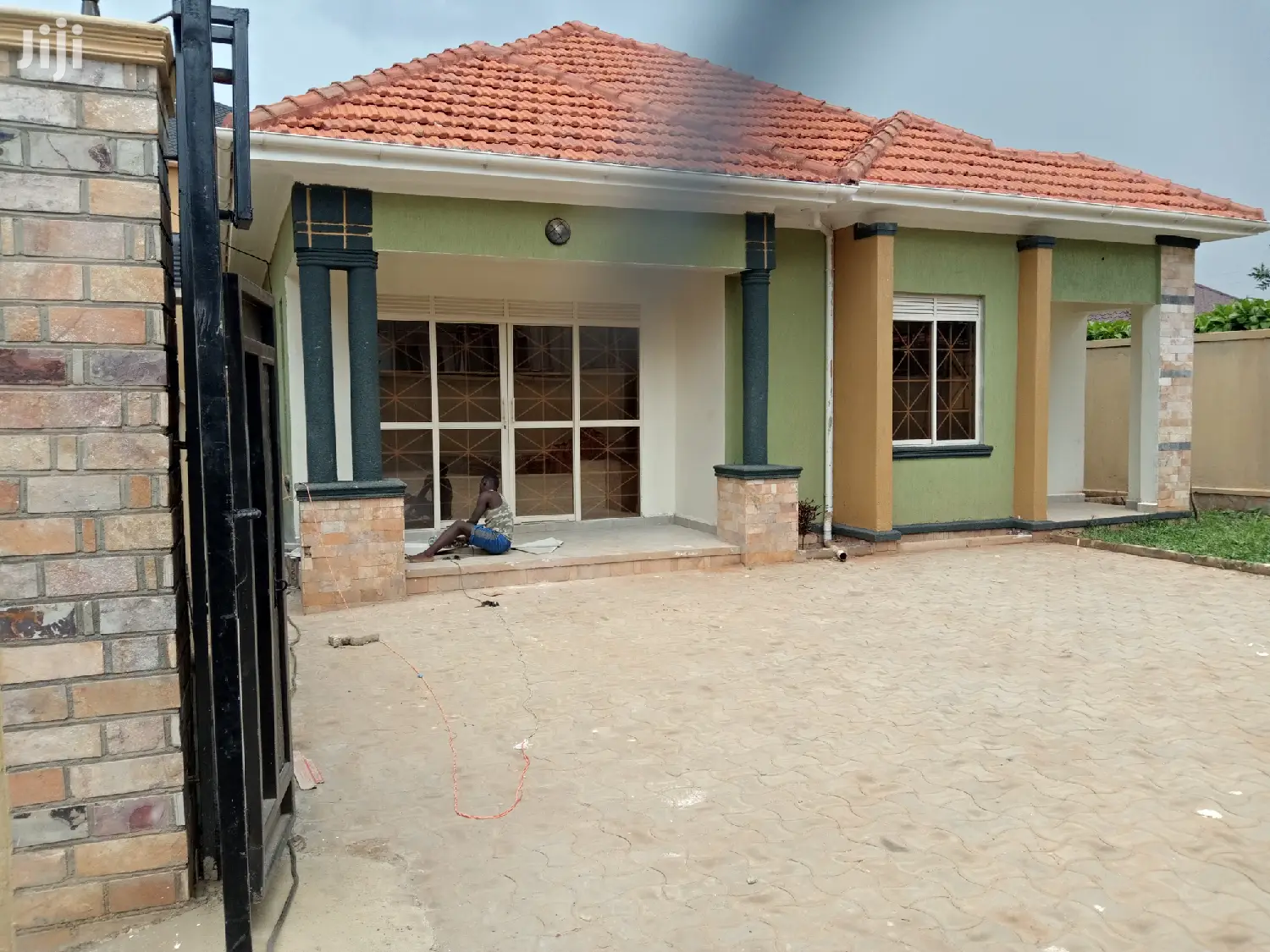 Kiira Posh Bungaloo in Tarmacked Neighborhood for Sell in Kampala
