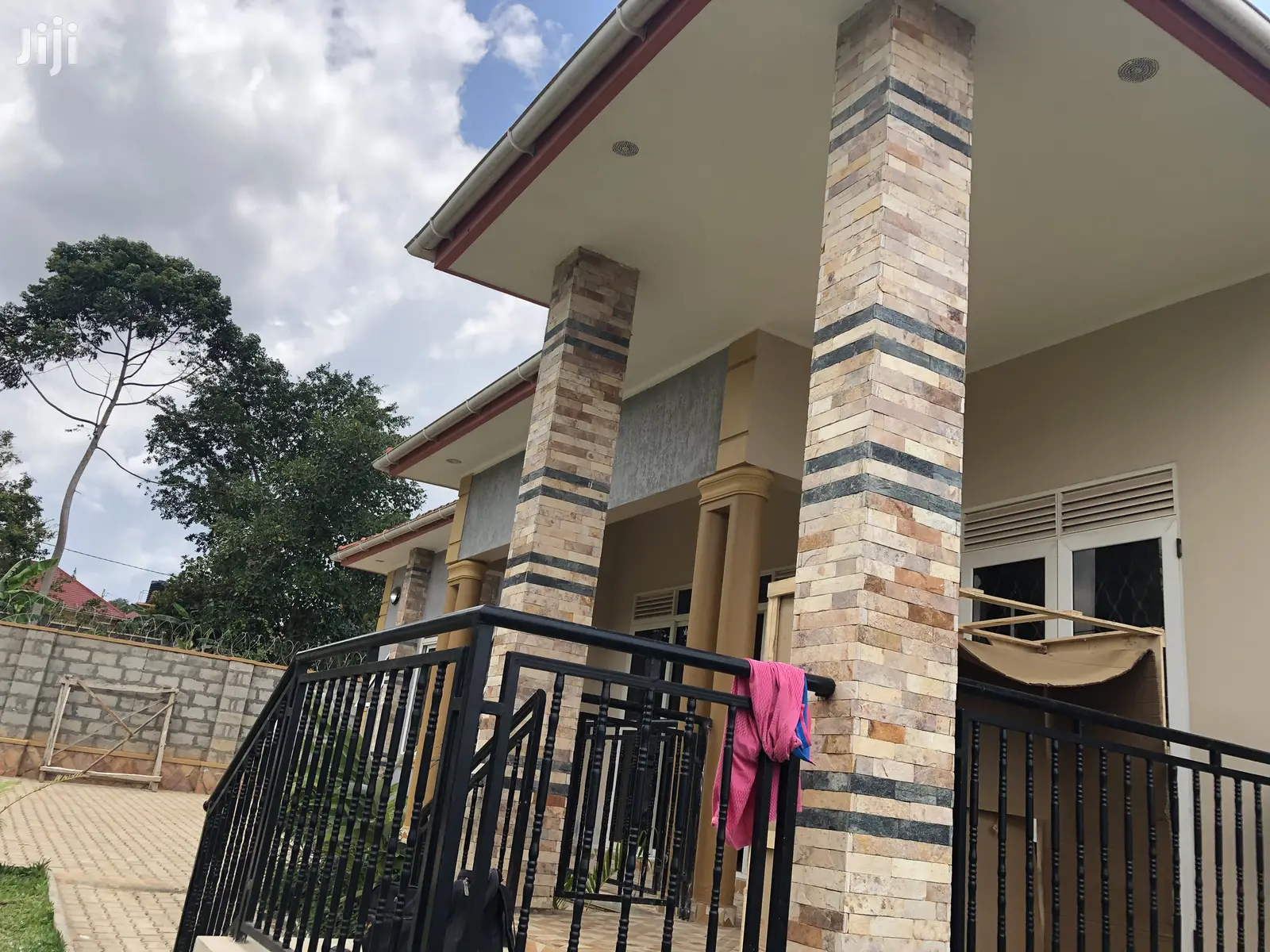 Kiira Lovely Mansion With Four Bedrooms on Sell in Kampala