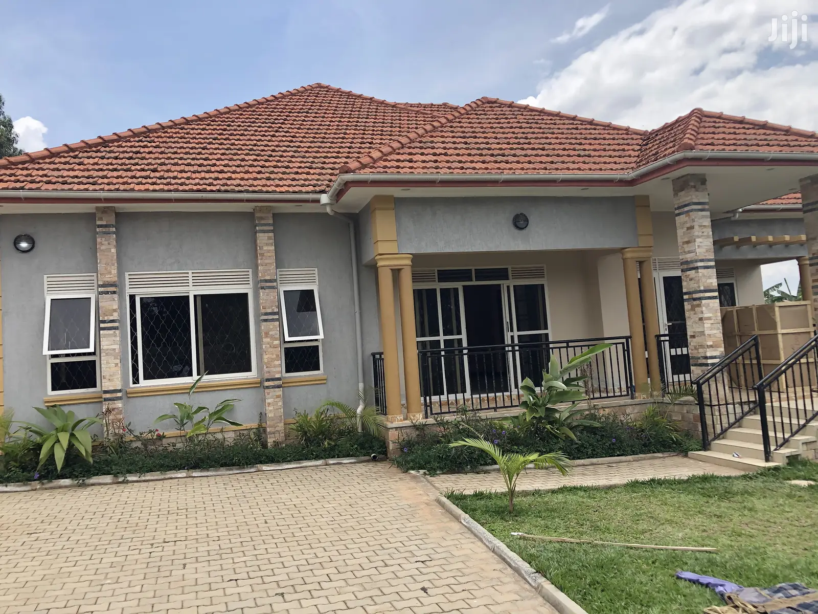 Kiira Lovely Mansion With Four Bedrooms on Sell in Kampala