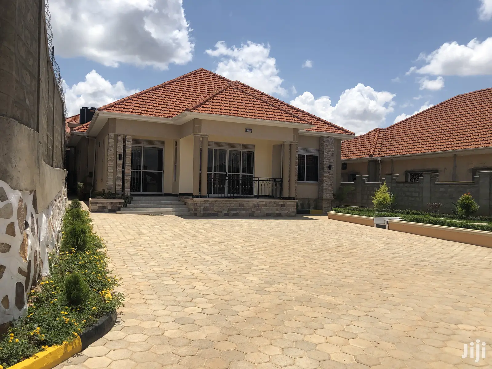 Kiira Classy Residence In Tarmack Area On Sell in Kampala