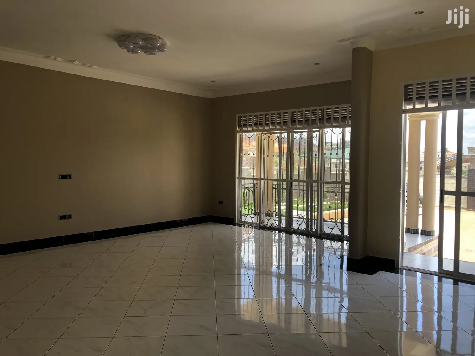 Kiira Classy Residence In Tarmack Area On Sell in Kampala