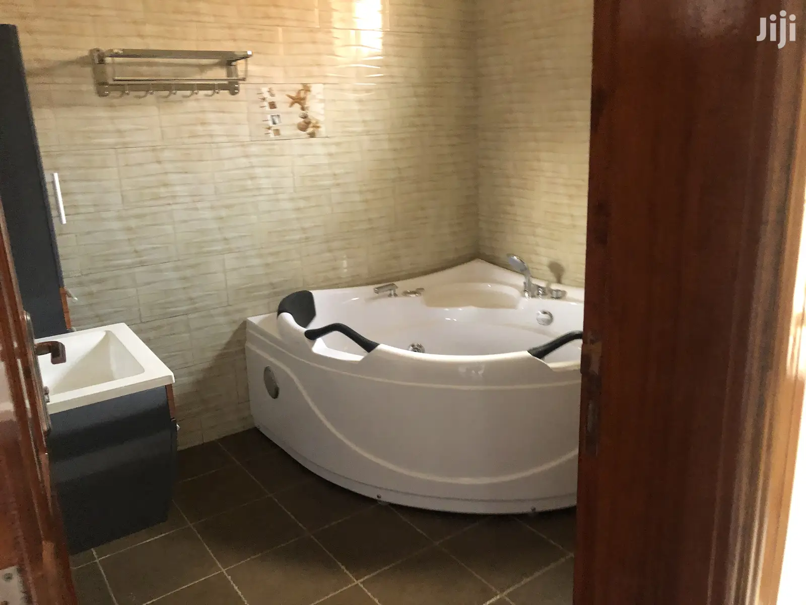 Kiira Classy Residence In Tarmack Area On Sell in Kampala