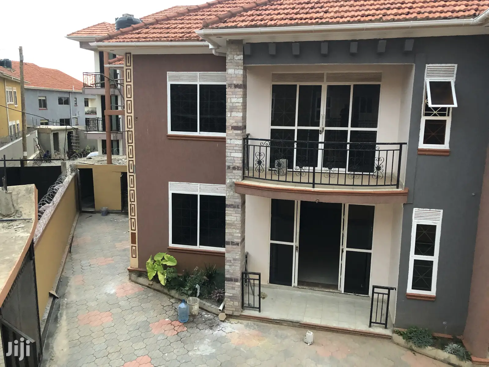 Kiira Hot Six Bedrooms Castle On Sell in Kampala