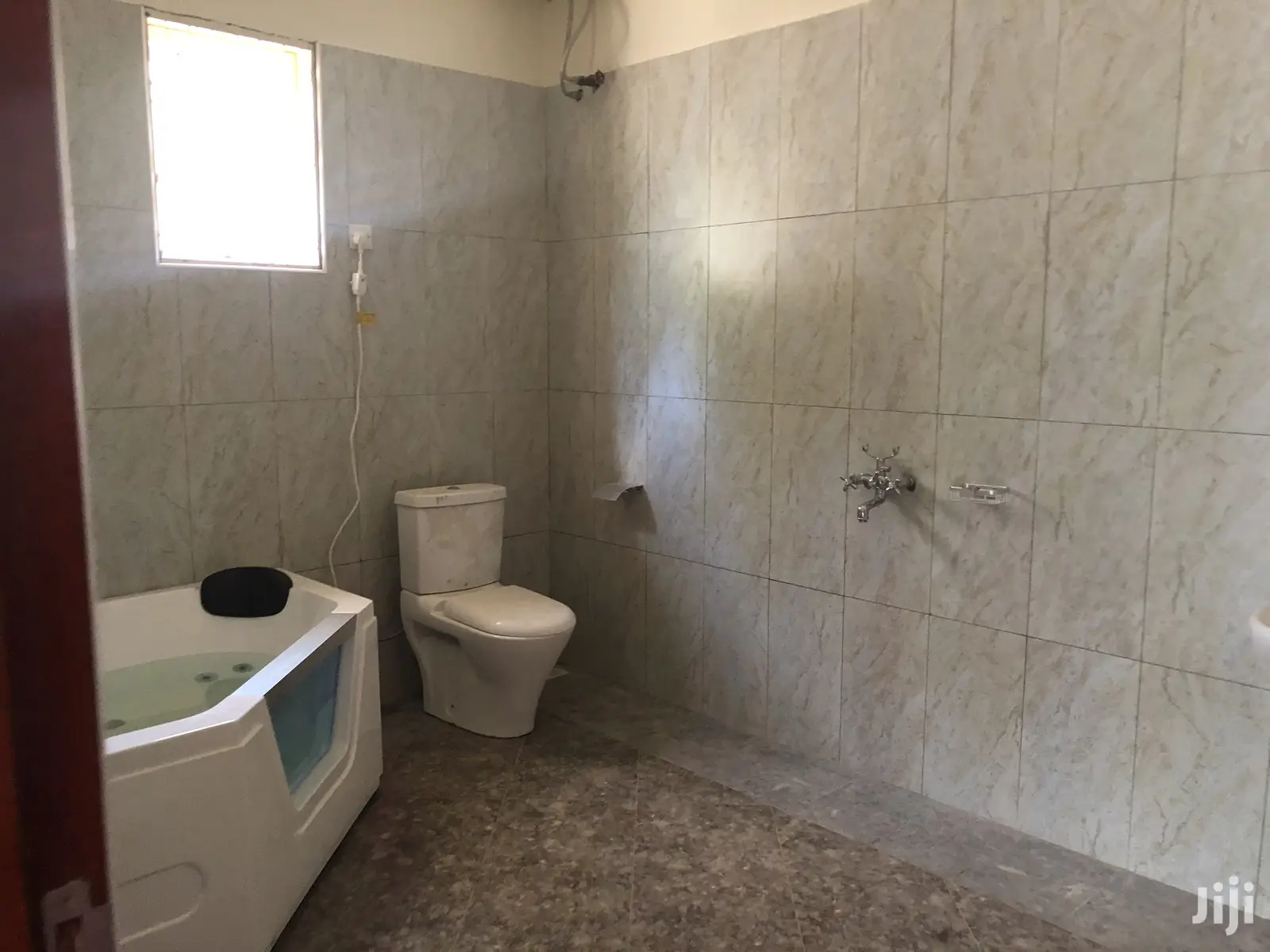 Kiira Hot Six Bedrooms Castle On Sell in Kampala