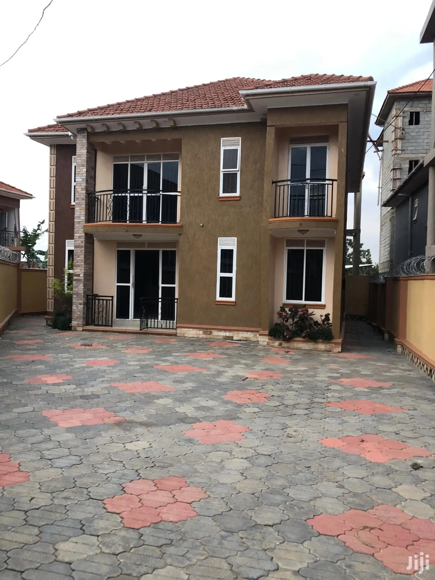 Kiiira Mansion Of 6 Bedrooms On Sell in Kampala