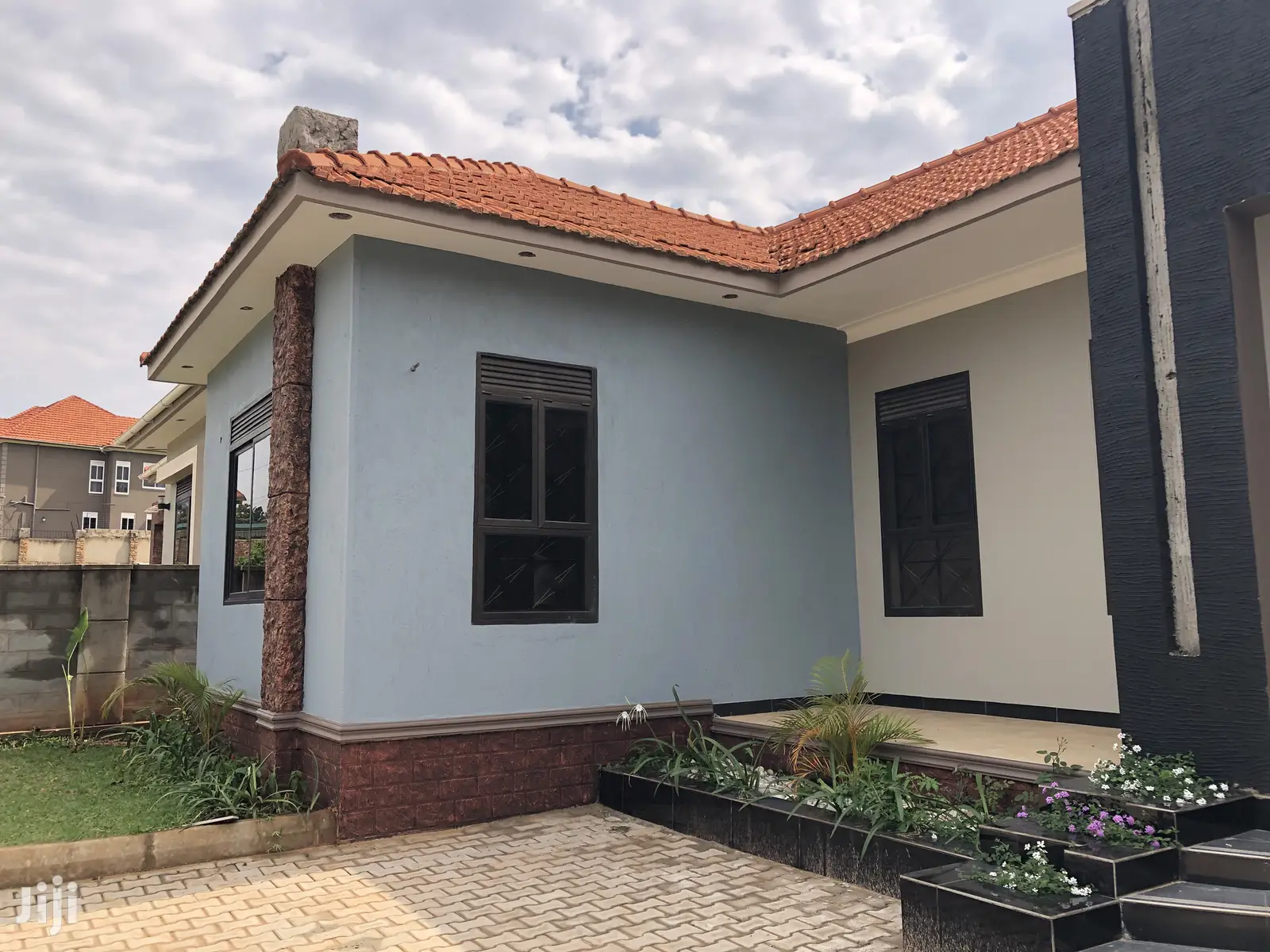 Kira Grand Posh House on Sell in Kampala