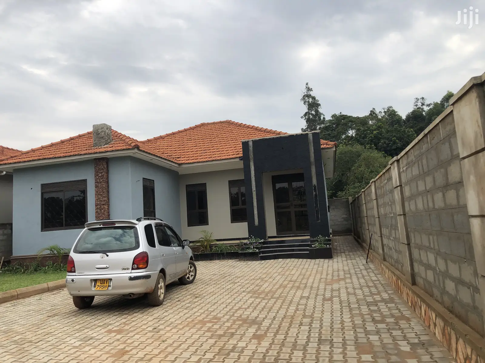 Kira Grand Posh House on Sell in Kampala