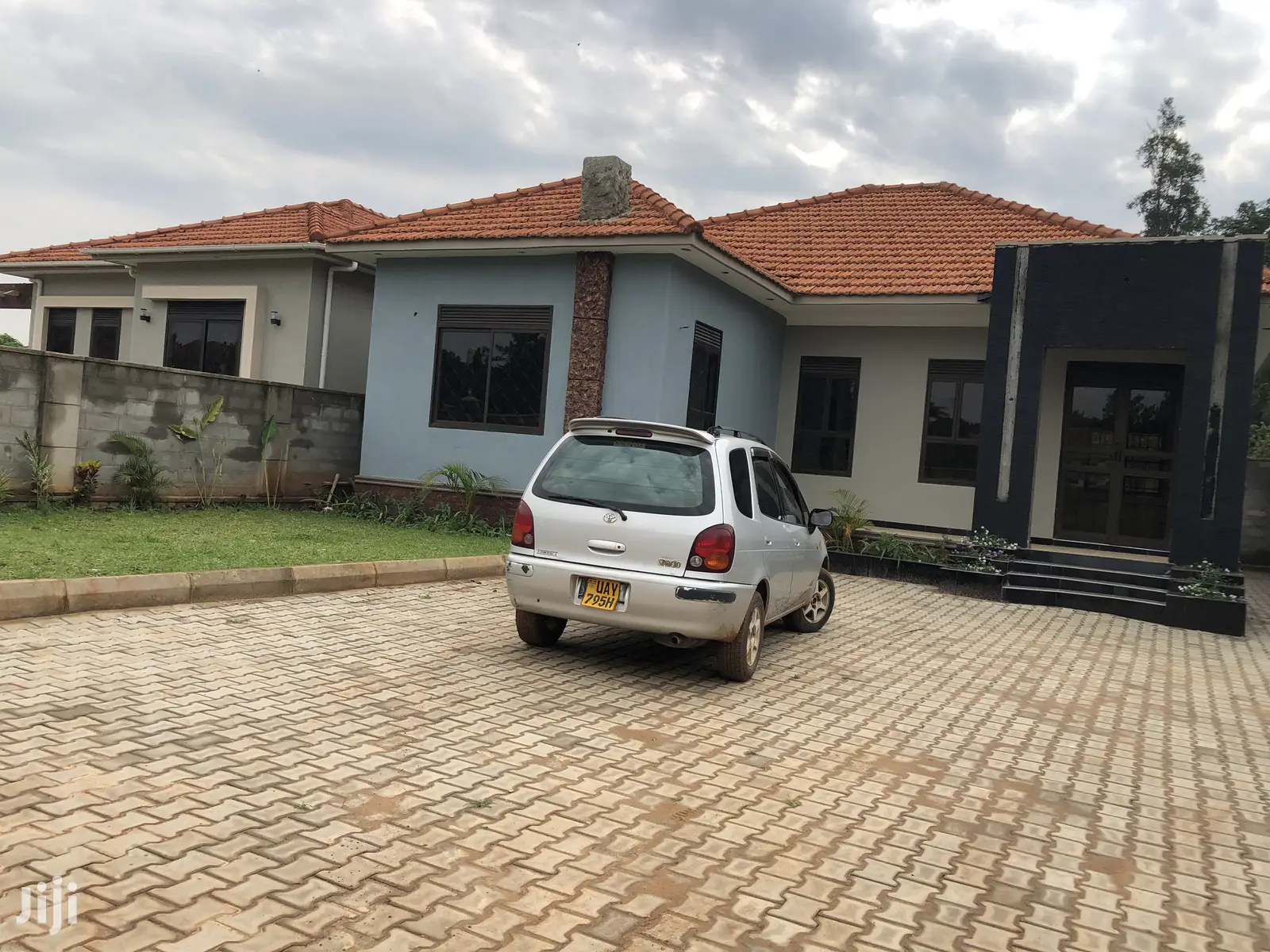 Kira Grand Posh House on Sell in Kampala