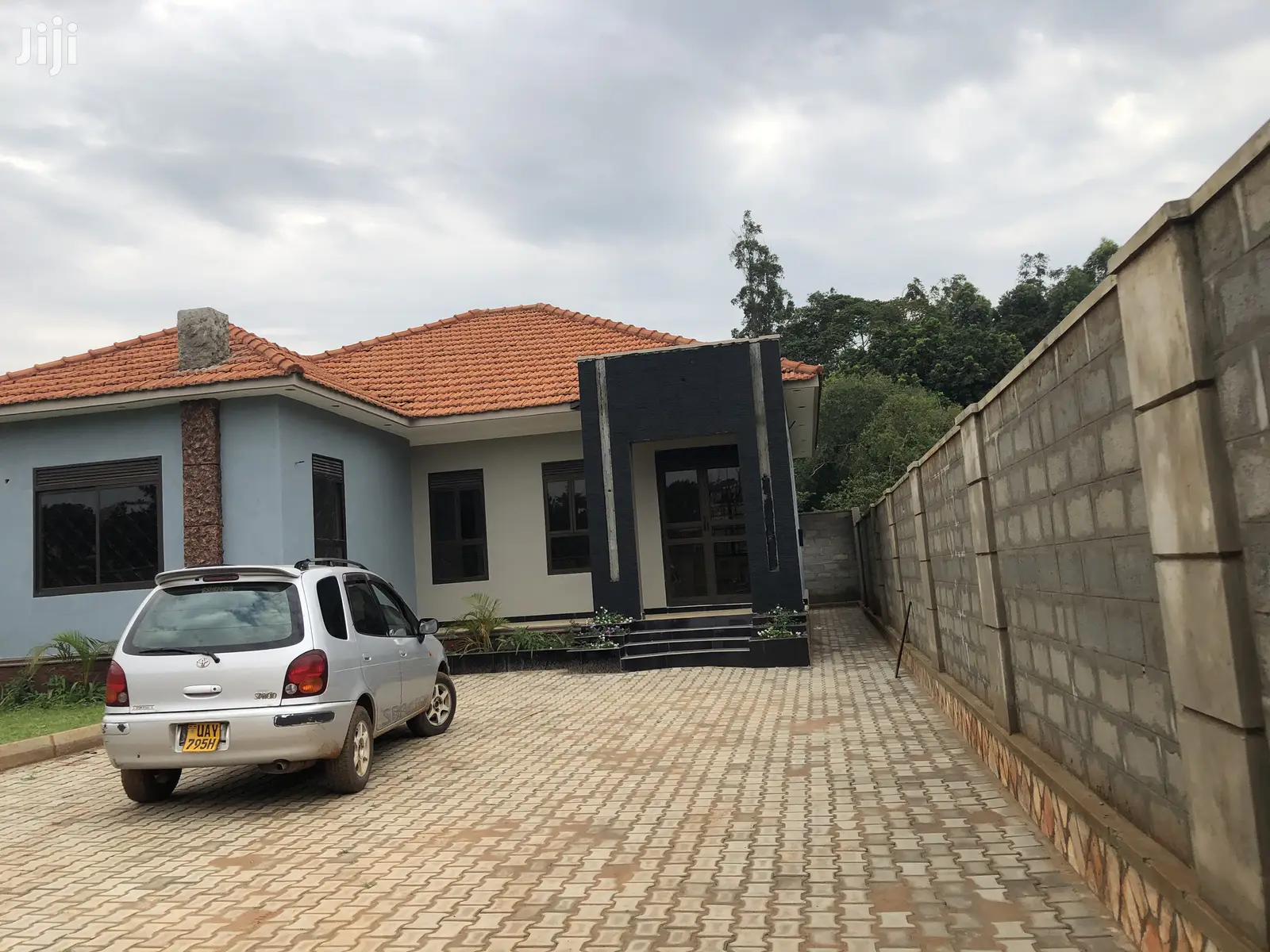 Kira Grand Posh House on Sell in Kampala