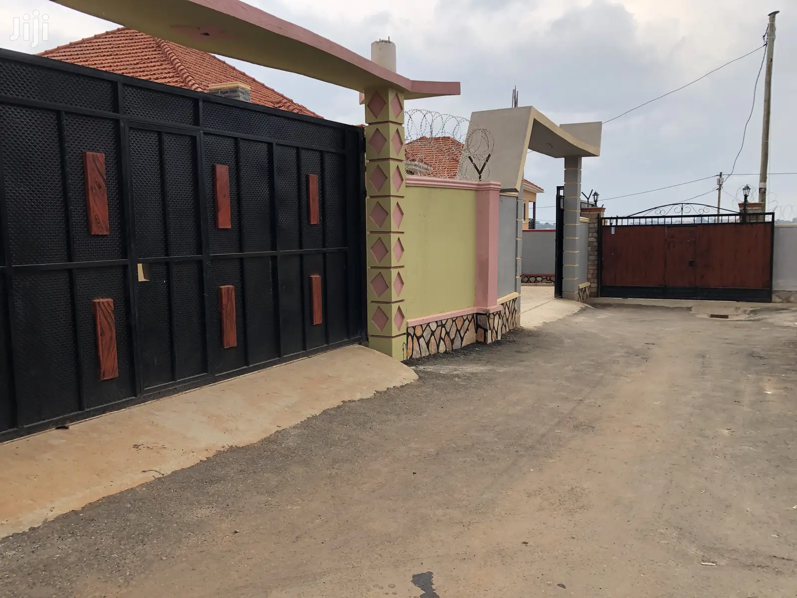 Kiiira Mamerito Road Pretty Home on Sell in Kampala