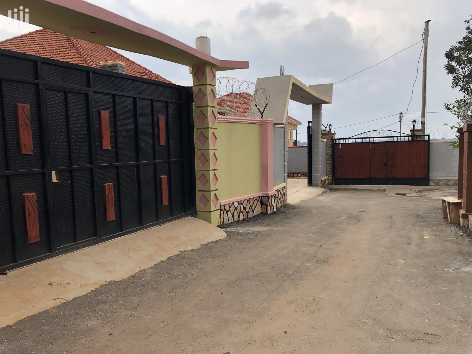 Kiiira Mamerito Road Pretty Home on Sell in Kampala
