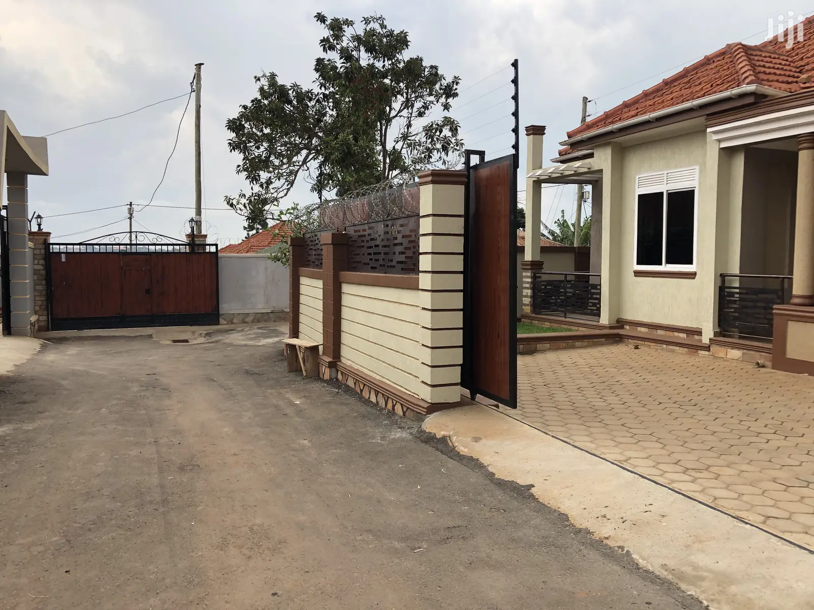 Kiiira Mamerito Road Pretty Home on Sell in Kampala