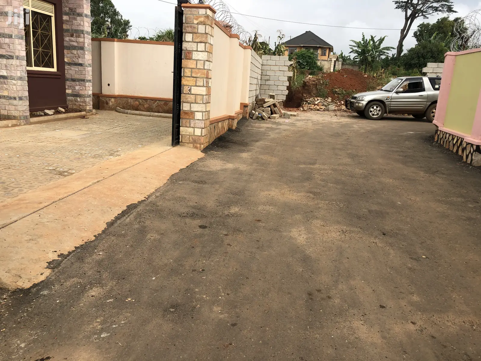 Kiiira Mamerito Road Pretty Home on Sell in Kampala
