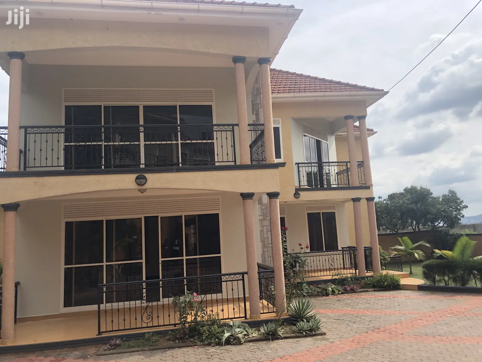 Munyonyo Six Bedroom Mansion on Sell in Kampala