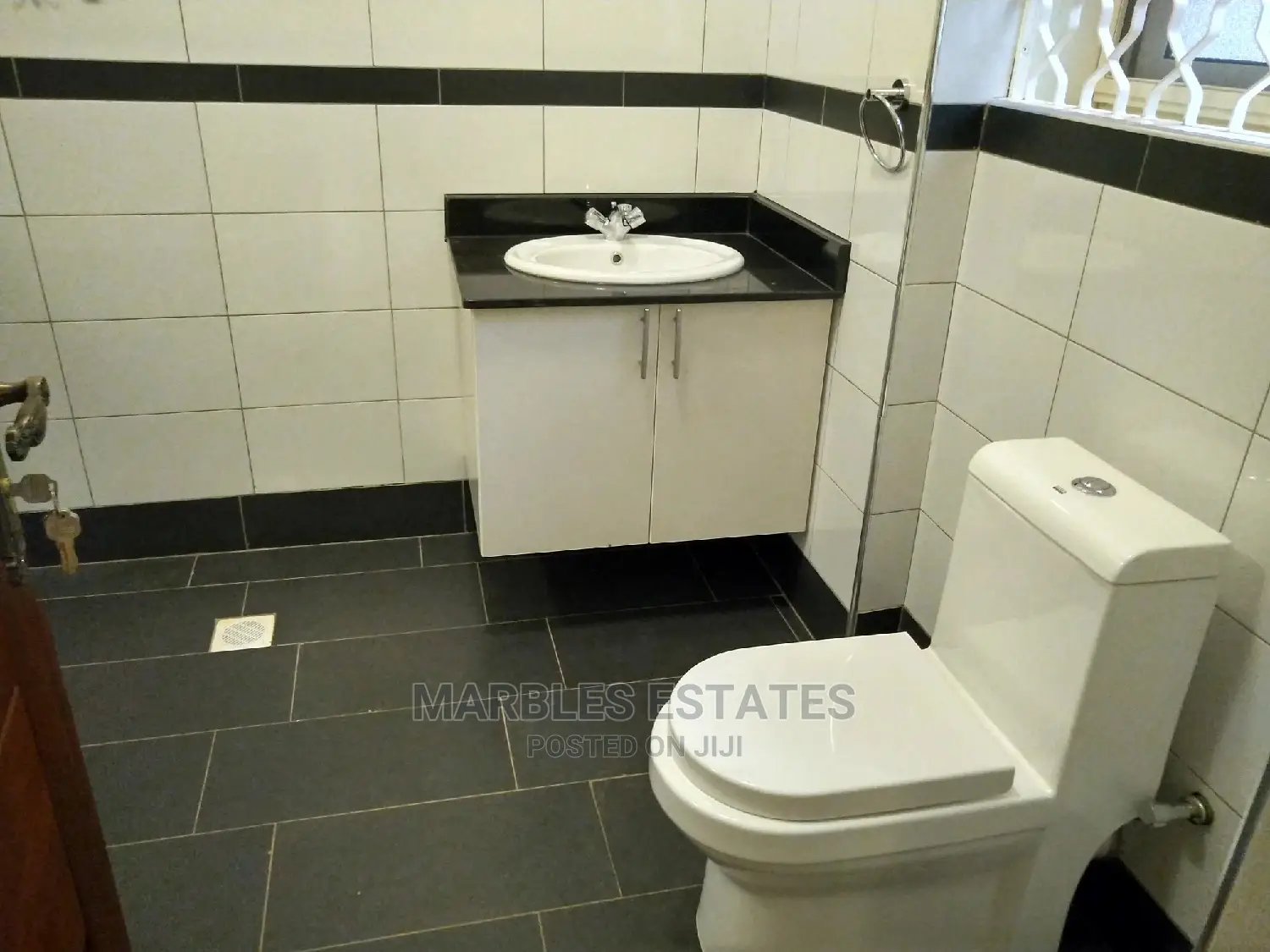 4 Bedrooms Nice House For Rent In Kololo Seated On One Acre in Kampala