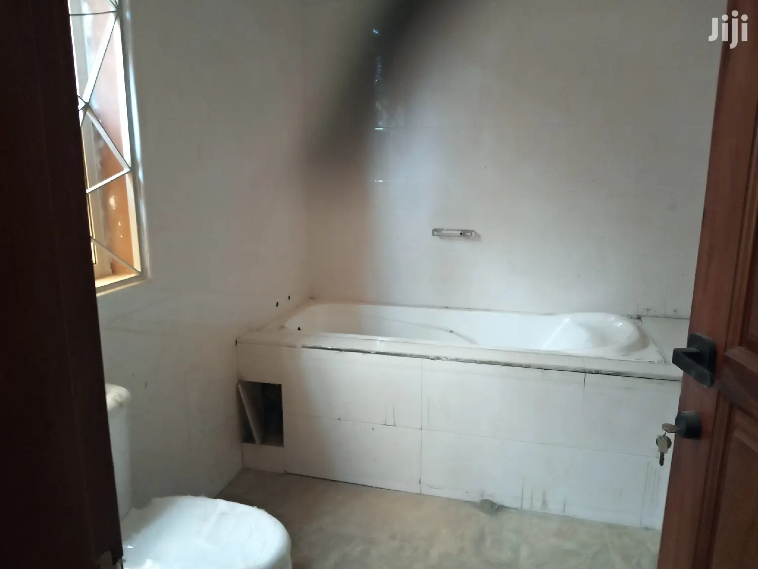 Hot, Kisaasi Mansion With Six Bedrooms On Sell in Kampala