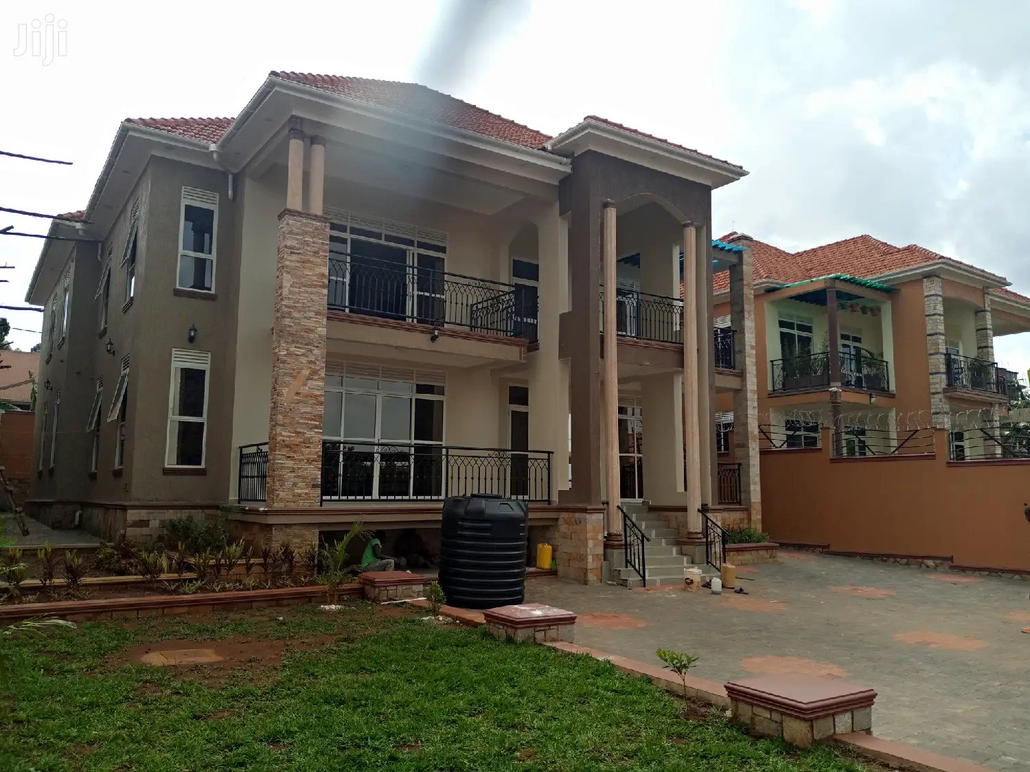 Hot, Kisaasi Mansion With Six Bedrooms On Sell in Kampala