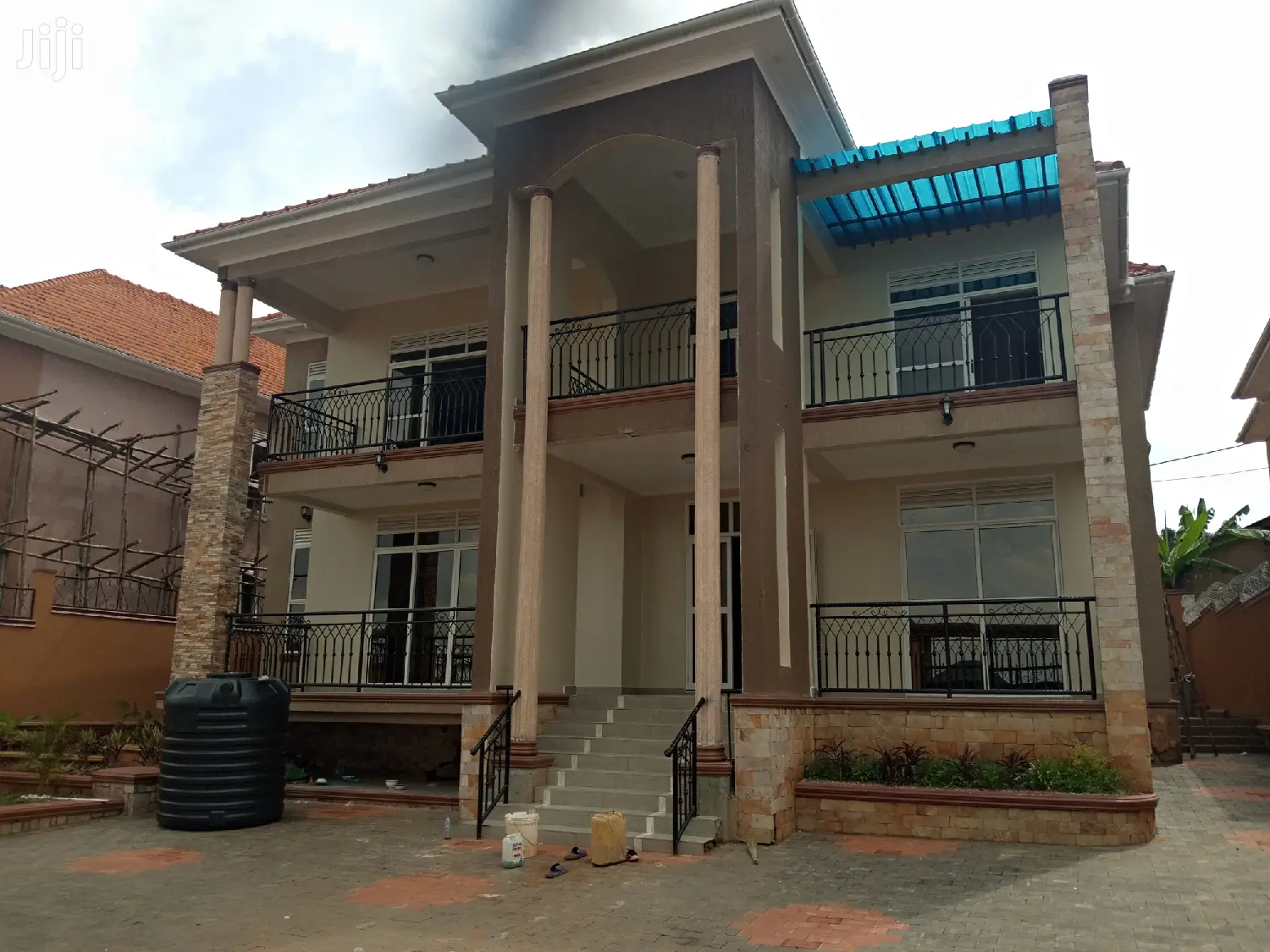 Hot, Kisaasi Mansion With Six Bedrooms On Sell in Kampala
