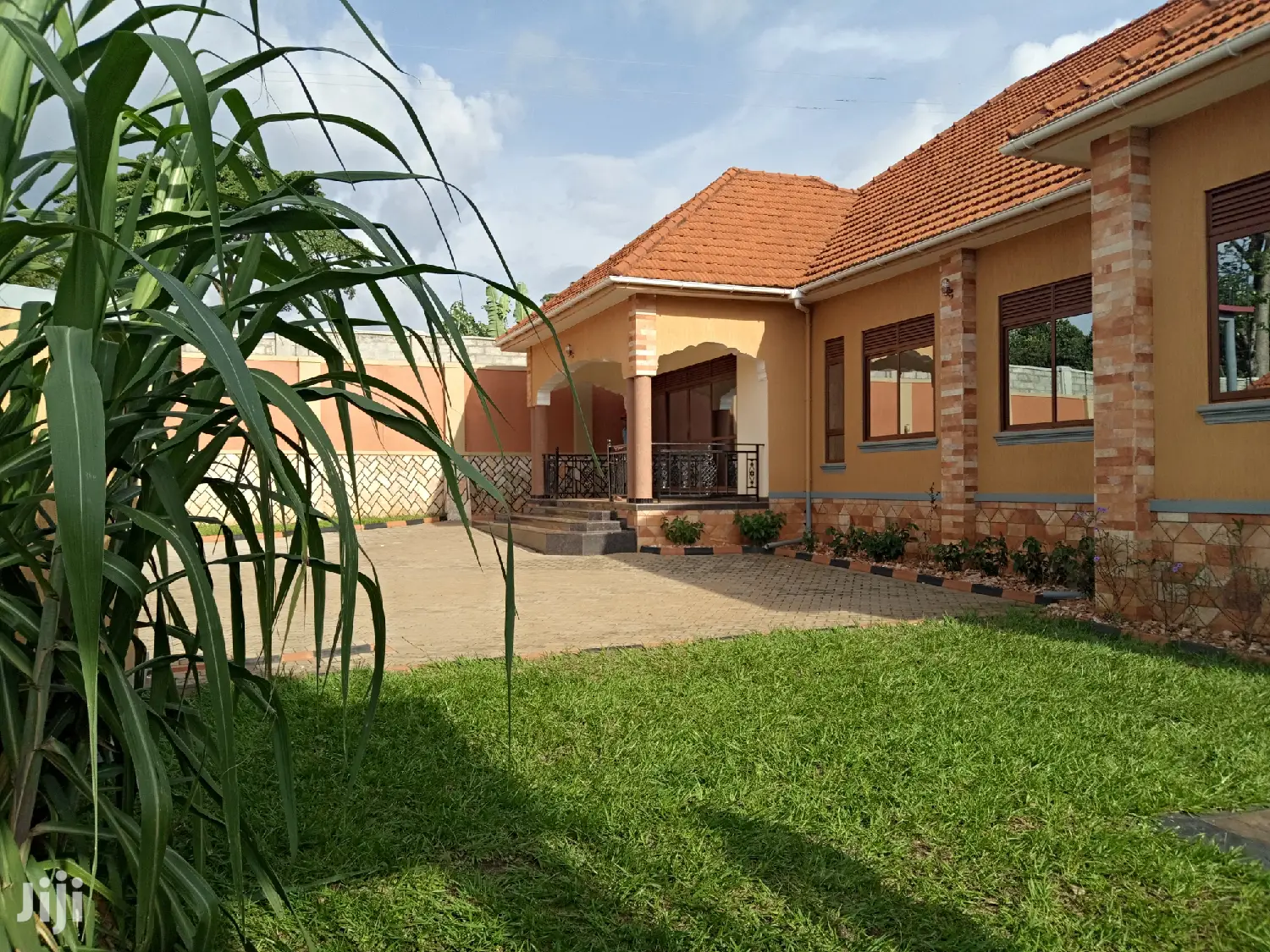 Mansion In Luzira On Sell in Kampala