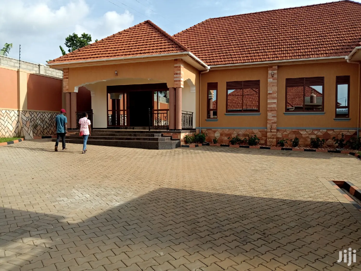 Mansion In Luzira On Sell in Kampala