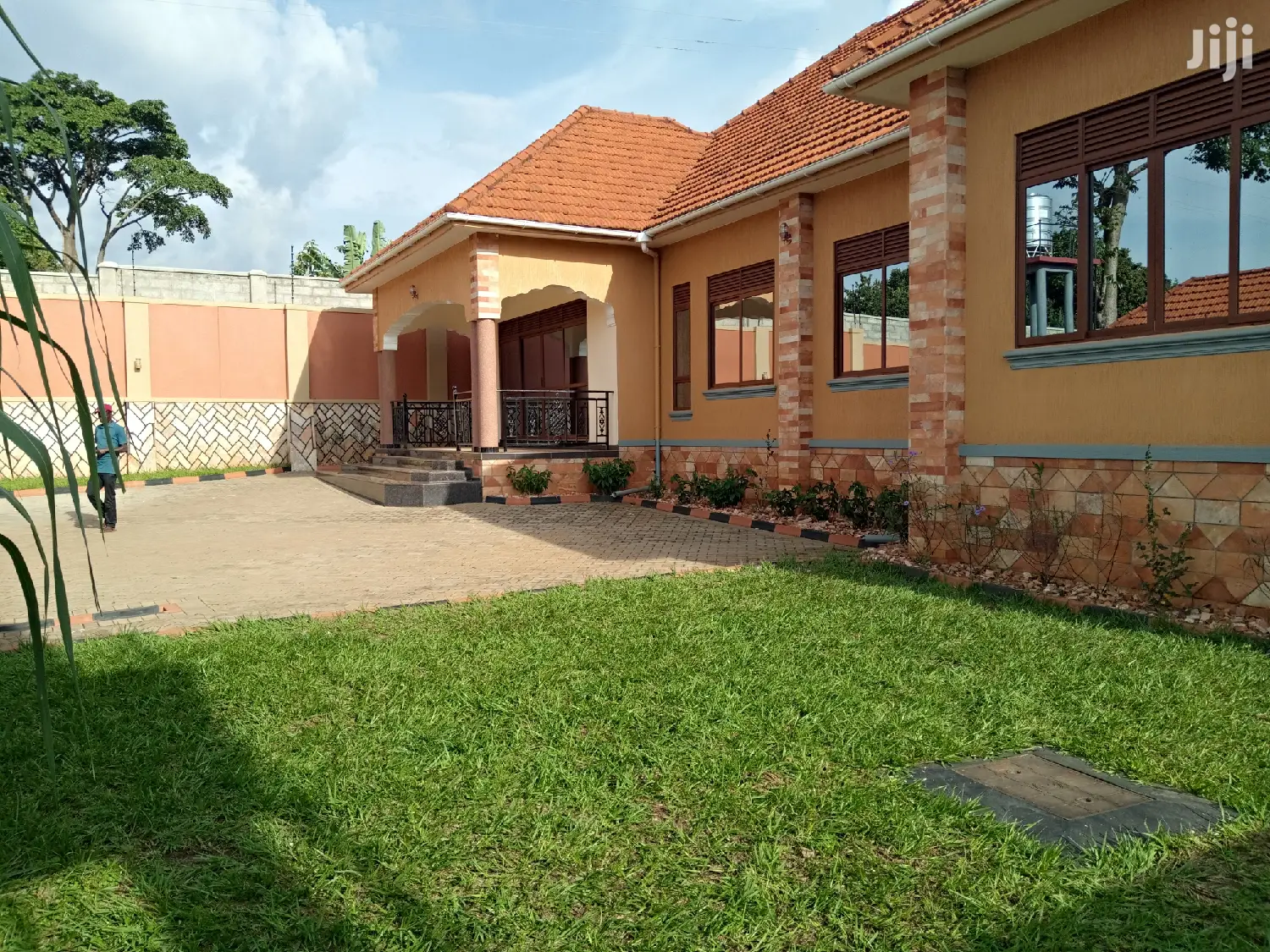 Mansion In Luzira On Sell in Kampala