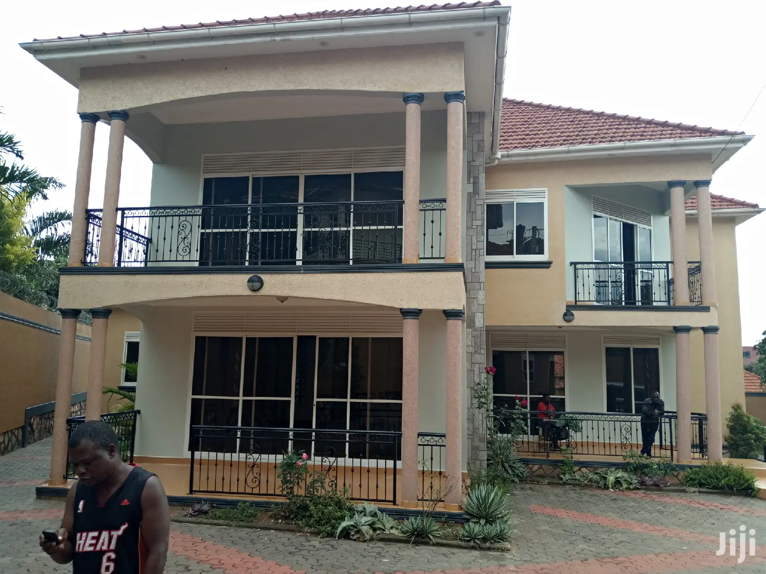 Mansion In Munyonyo Facing The Lake On Sell in Kampala