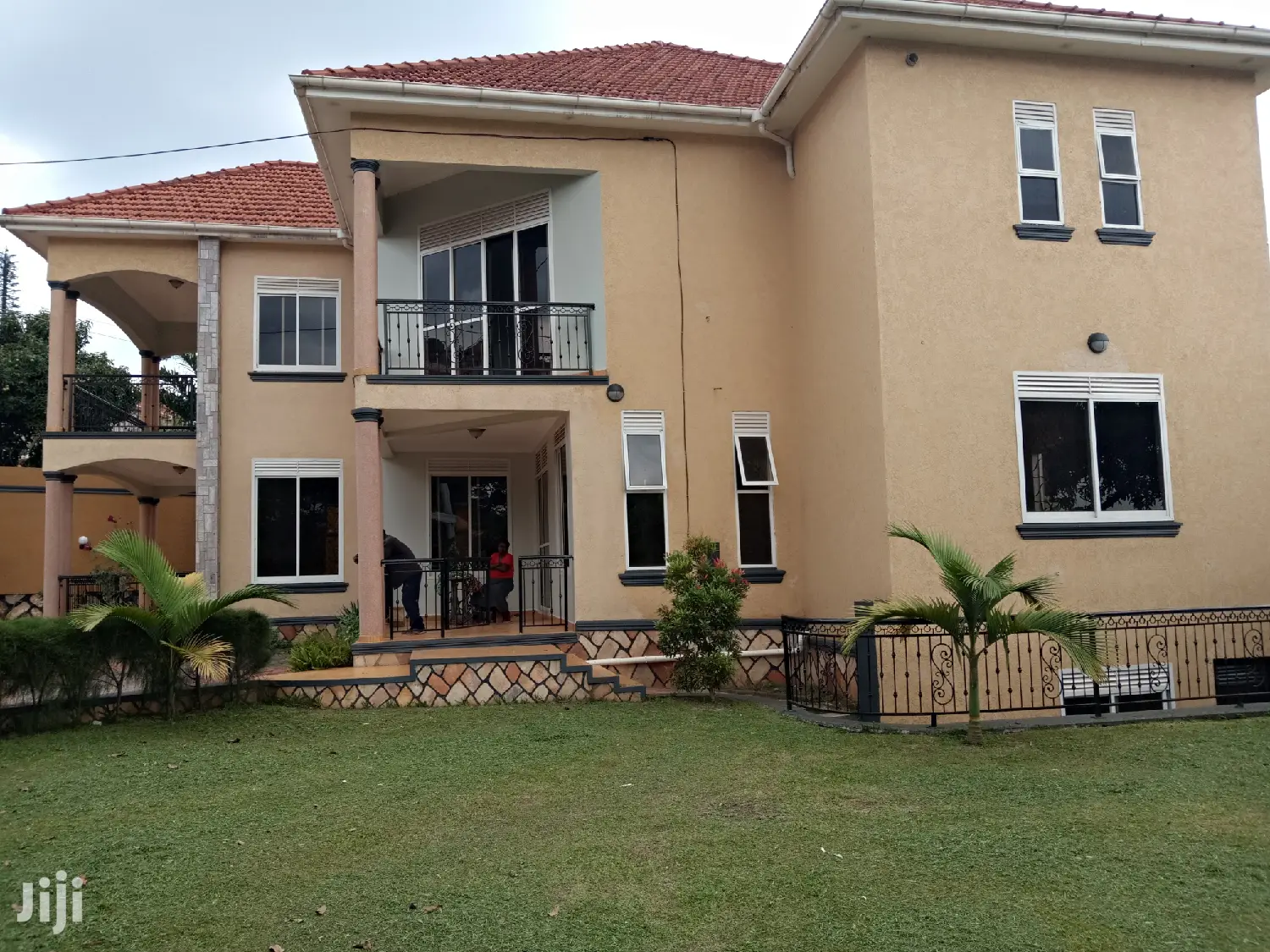 Mansion In Munyonyo Facing The Lake On Sell in Kampala
